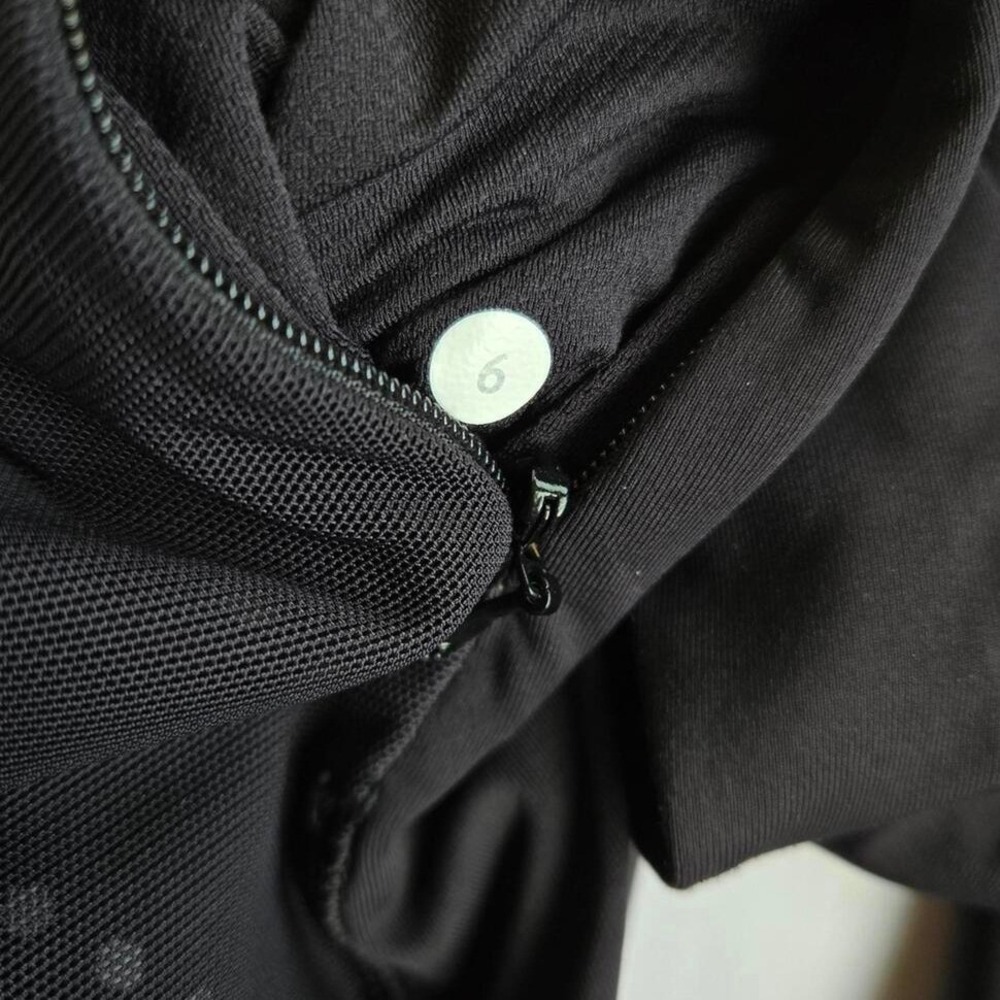 Lululemon Black Mesh Reflective Ruched Crop Leggings Size 6 Zipper Pocket Active - Picture 8 of 8